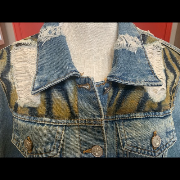 Hand painted Denim Jacket TIGER NEW Women’s SZ MD - Picture 9 of 12